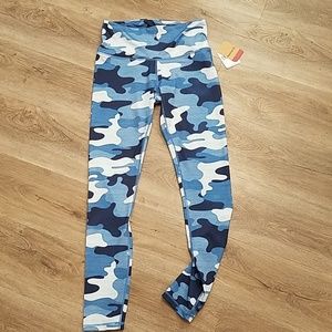 NWT!! Reebok camo blue legging.